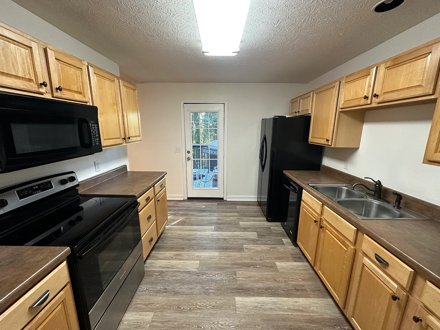 3 bed, 1500 sqft, $1,995 — Photo 3