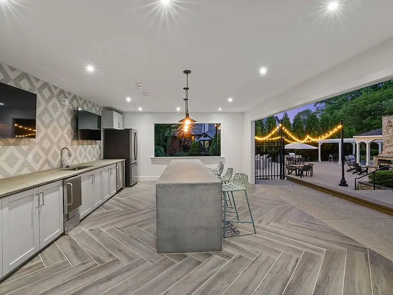 Outdoor Lounges & Fireplace
