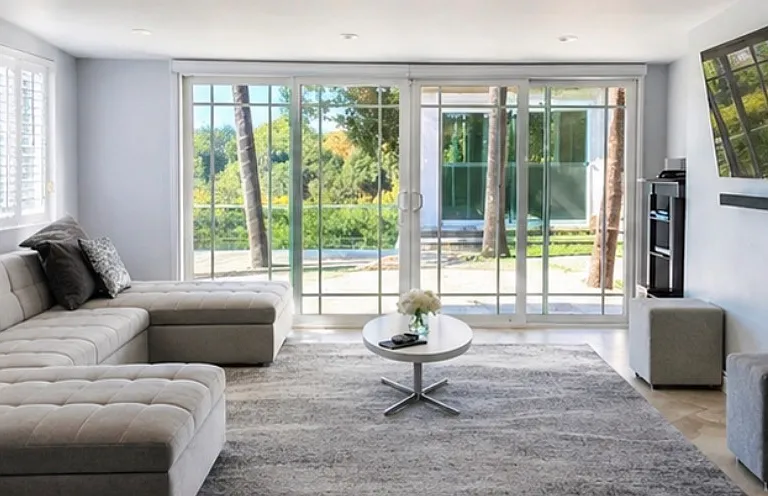 1505 Riviera Dr — Photo 4