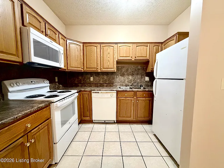 907 E Hackberry St #1 — Photo 3