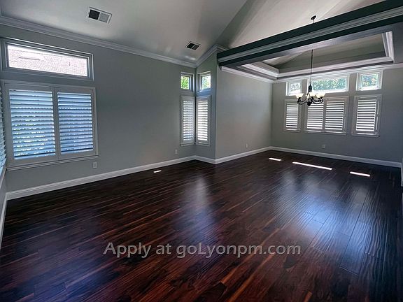 4th image of 337 N Lexington Dr