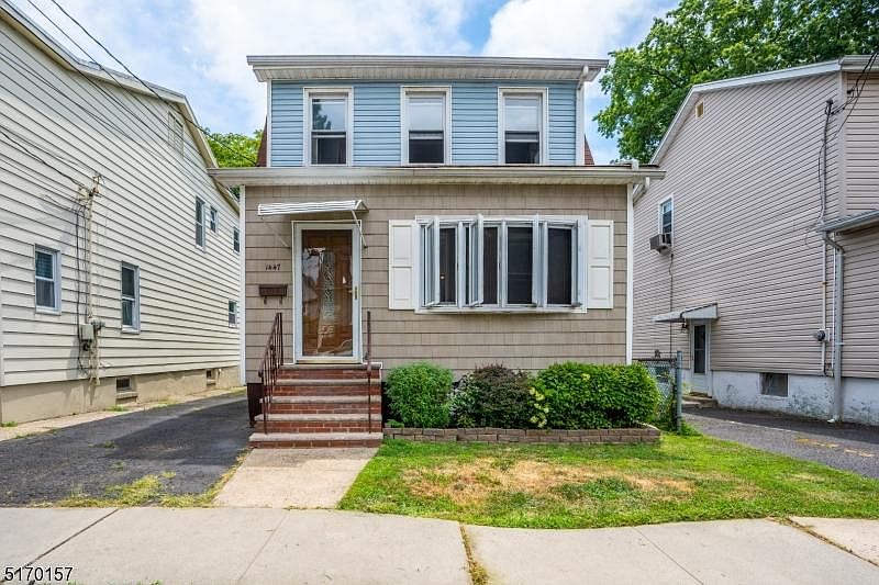 1st image of 1447 Hiawatha Ave