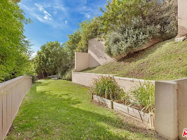 1922 Bel Air Rd — Photo 41