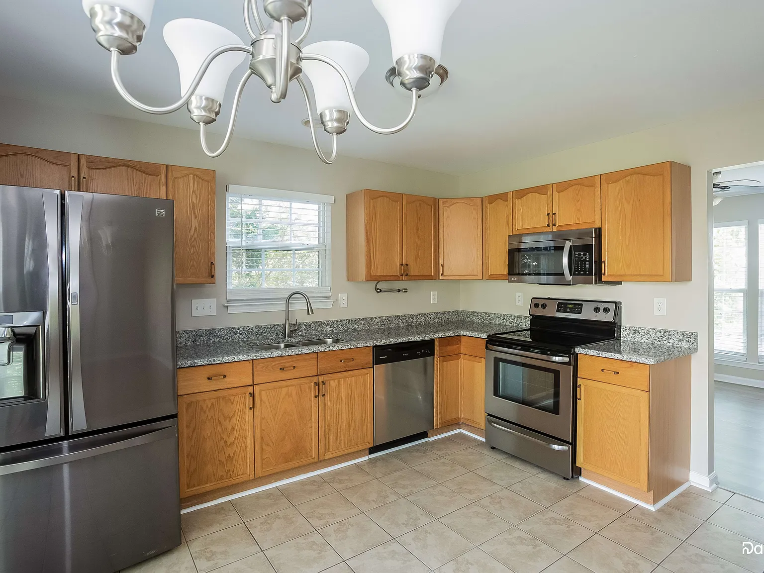 3 bed, 2.5 bath, 1488 sqft, $1,925 — Photo 3