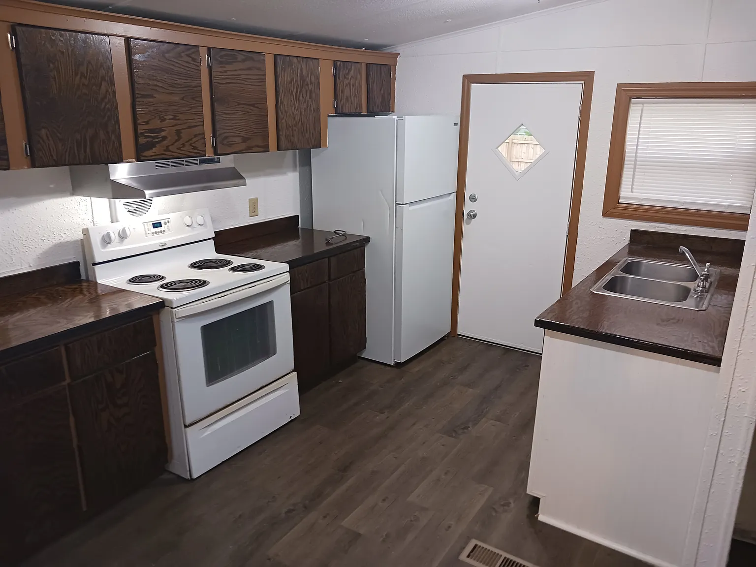 3 bed, 1.5 bath, 950 sqft, $1,400 — Photo 4
