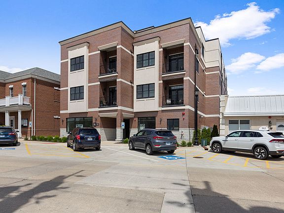 2nd image of 514 Hillgrove Ave #202