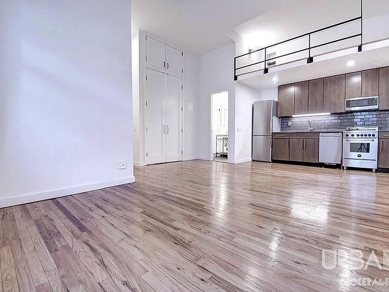 123 Bank St #560 — Photo 1