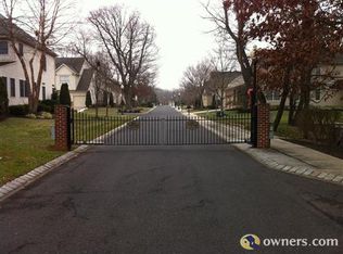 16 Your Host Cir, Cinnaminson, NJ 08077