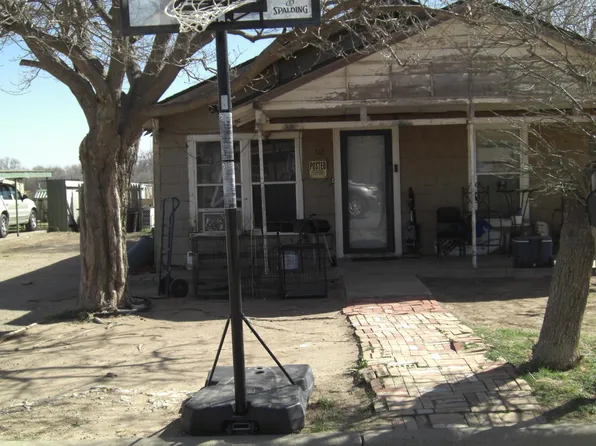 712 E 3rd St, Plainview, TX 79072