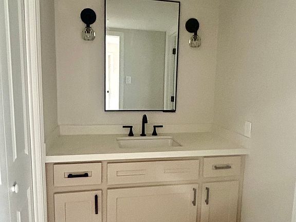 5th image of 2900 Ashley Dr APT 103
