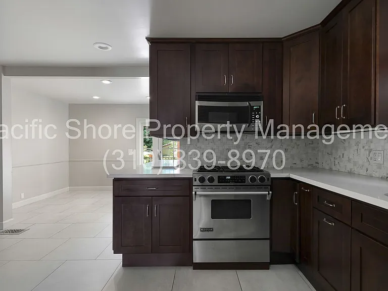 1229 Geneva St — Photo 15