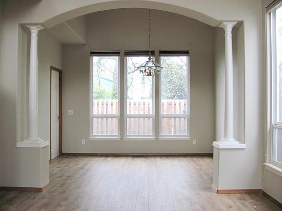 Formal Dining Room/Living Room