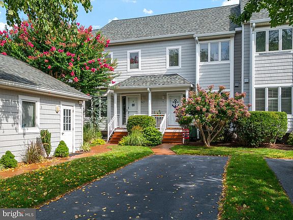 3rd image of 708 Oyster Cove Dr