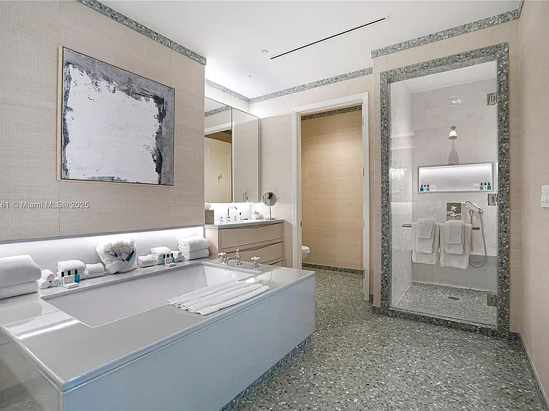 4401 Collins Ave #PH SOUTH — Photo 56