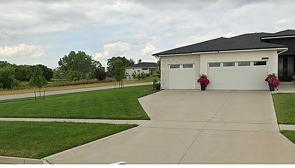2nd image of 8385 Aspen Dr