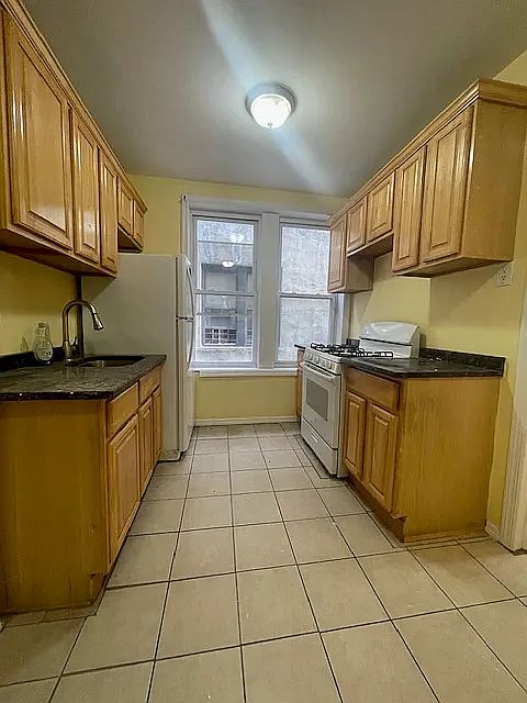 1st image of 259 E 46th St #2F
