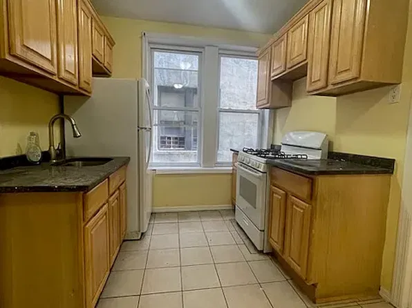 902 42nd St APT A1, Brooklyn, NY 11219
