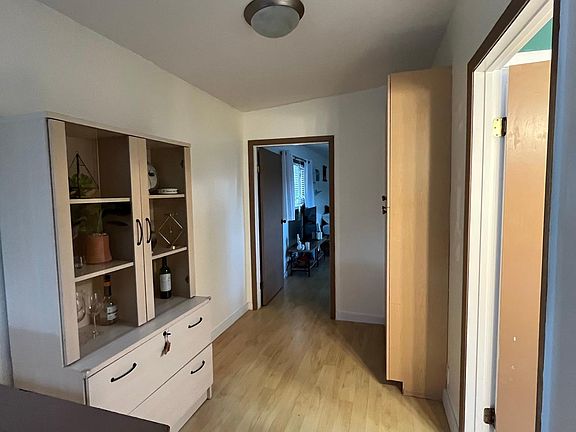 3rd image of 511 Maluniu Ave #A