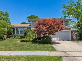 4012 Yorkshire Ln, Northbrook, IL 60062
