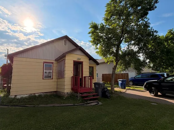 211 3rd Street W, Meadow Lake, SK S9X 1C7