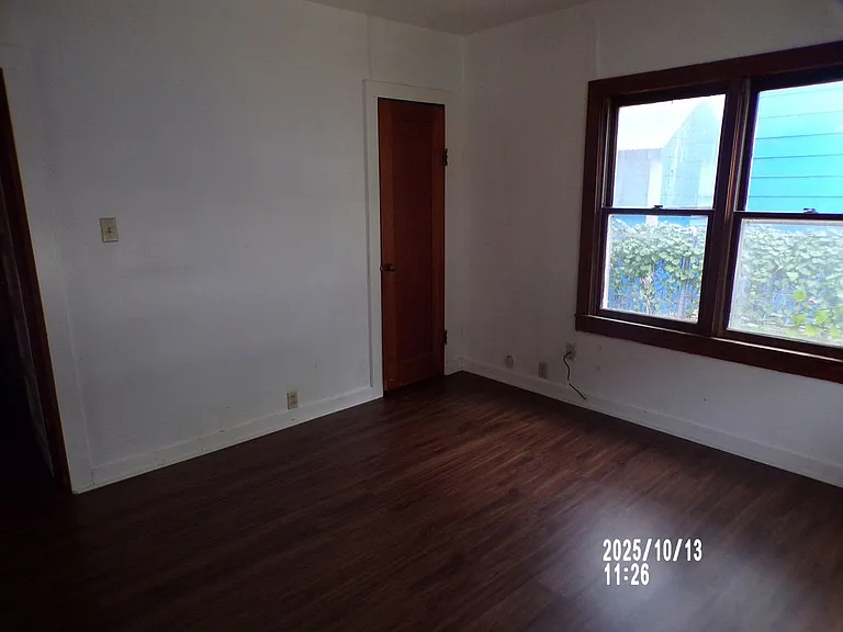 311 E Nevada St — Photo 5