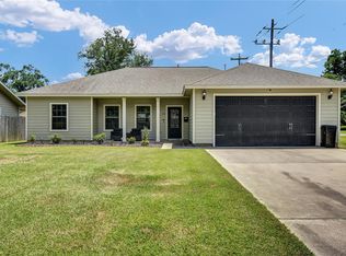 511 Sycamore St, Lake Jackson, TX 77566