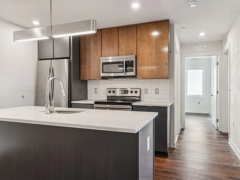Graduate Pointe — Photo 137