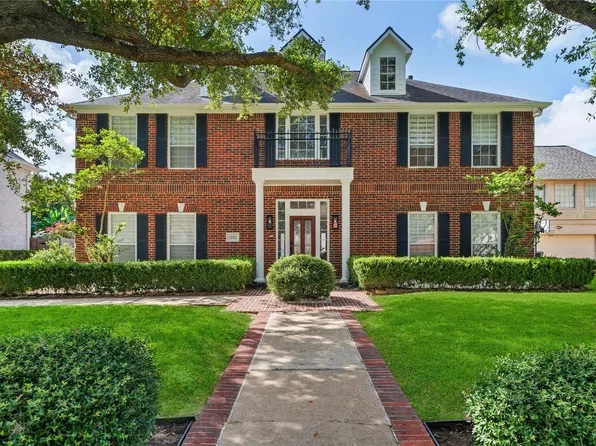 1221 Wedgewood Dr, Sugar Land, TX 77478