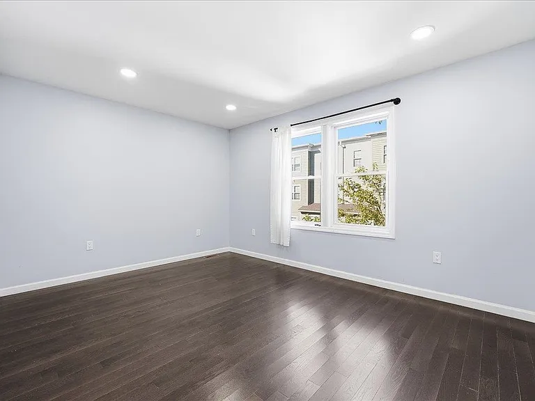 225 Freeman Ave #1 — Photo 17