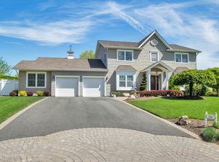 20 Chardonnay Rd, Commack, NY 11725