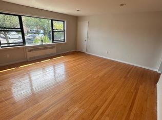 (Undisclosed Address), Staten Island, NY 10305