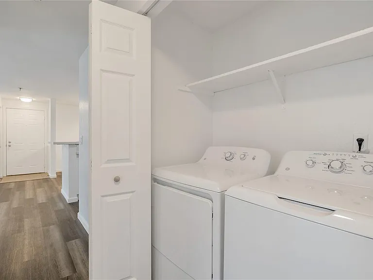 975 Aberdeen Ave NE #B204 — Photo 11