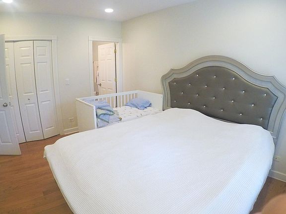 5th image of 2634 W Glenlake Ave Unit C2