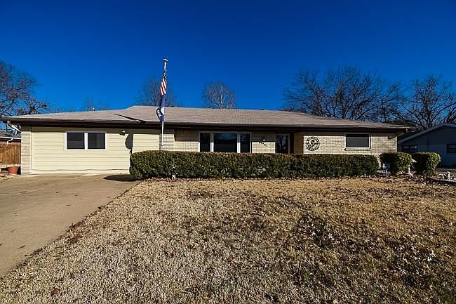 1st image of 10901 Deer Creek Dr