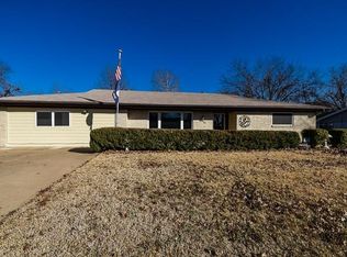 10901 Deer Creek Dr, Burleson, TX 76028