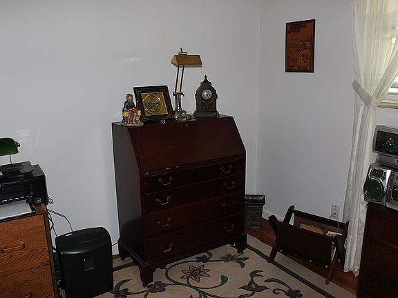 4th image of 752 Wooster Pike
