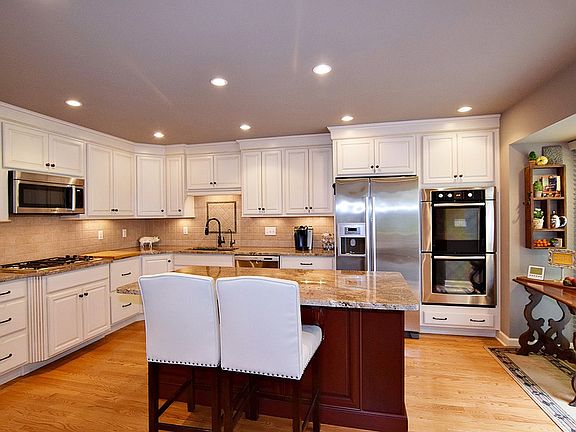 5th image of 30 Lakewood Cir