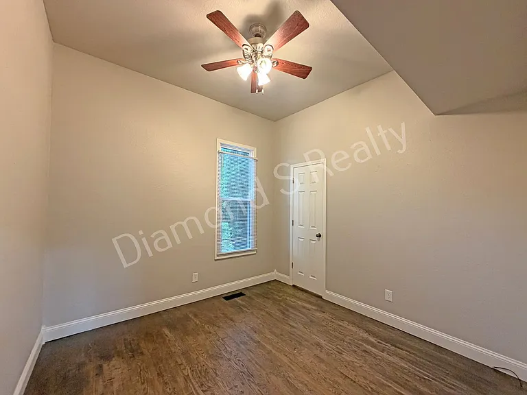 916 N Pickwick Ave — Photo 12