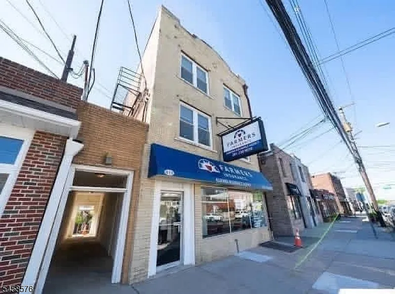 2 bed, 1.0 bath, $2,450 — Photo 4