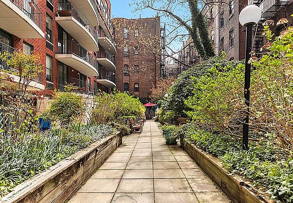 5th image of 2250 Broadway APT 5M
