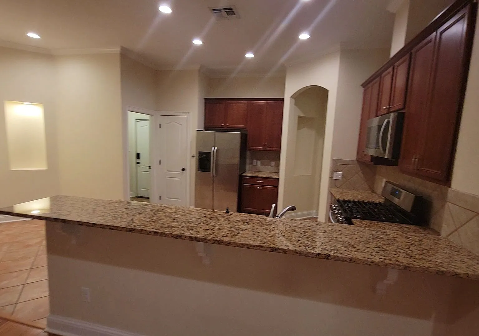 3 Bedroom 2 Baths 2008 sq/ft in Savannah Place — Photo 3
