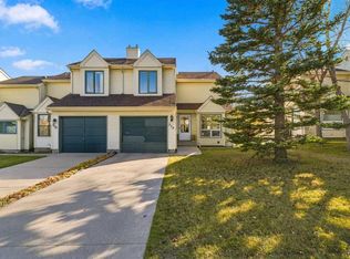 309 N Sandringham Rd NW, Calgary, AB T3K3Z1