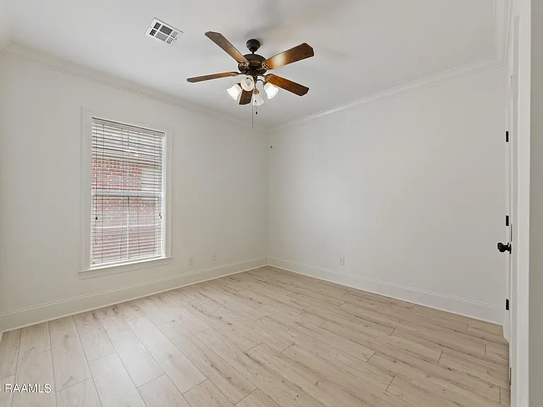 100 Shumard Dr — Photo 36