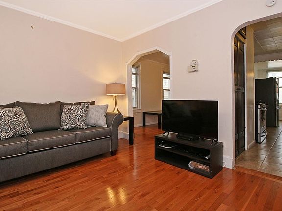 3rd image of 535 Davis Ave