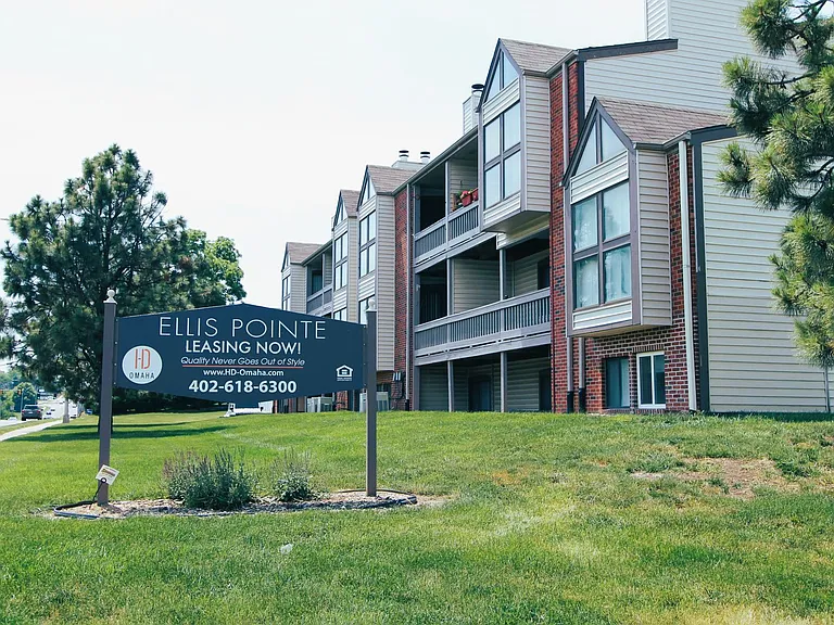6320 S 72nd St #105 — Photo 3