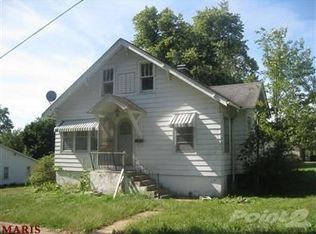 717 N 4th St, Elsberry, MO 63343
