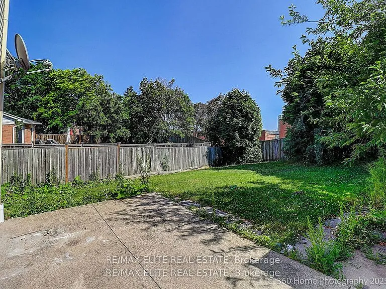 2032 Glenada Cres — Photo 23