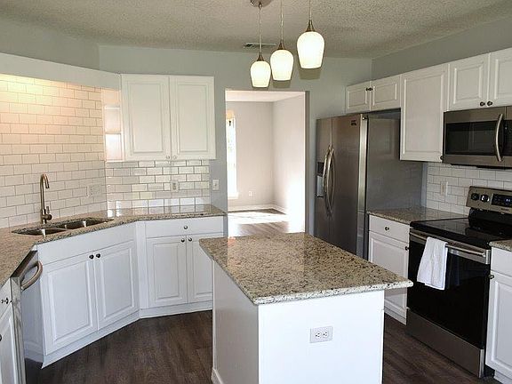 5th image of 3156 Lost Creek Dr