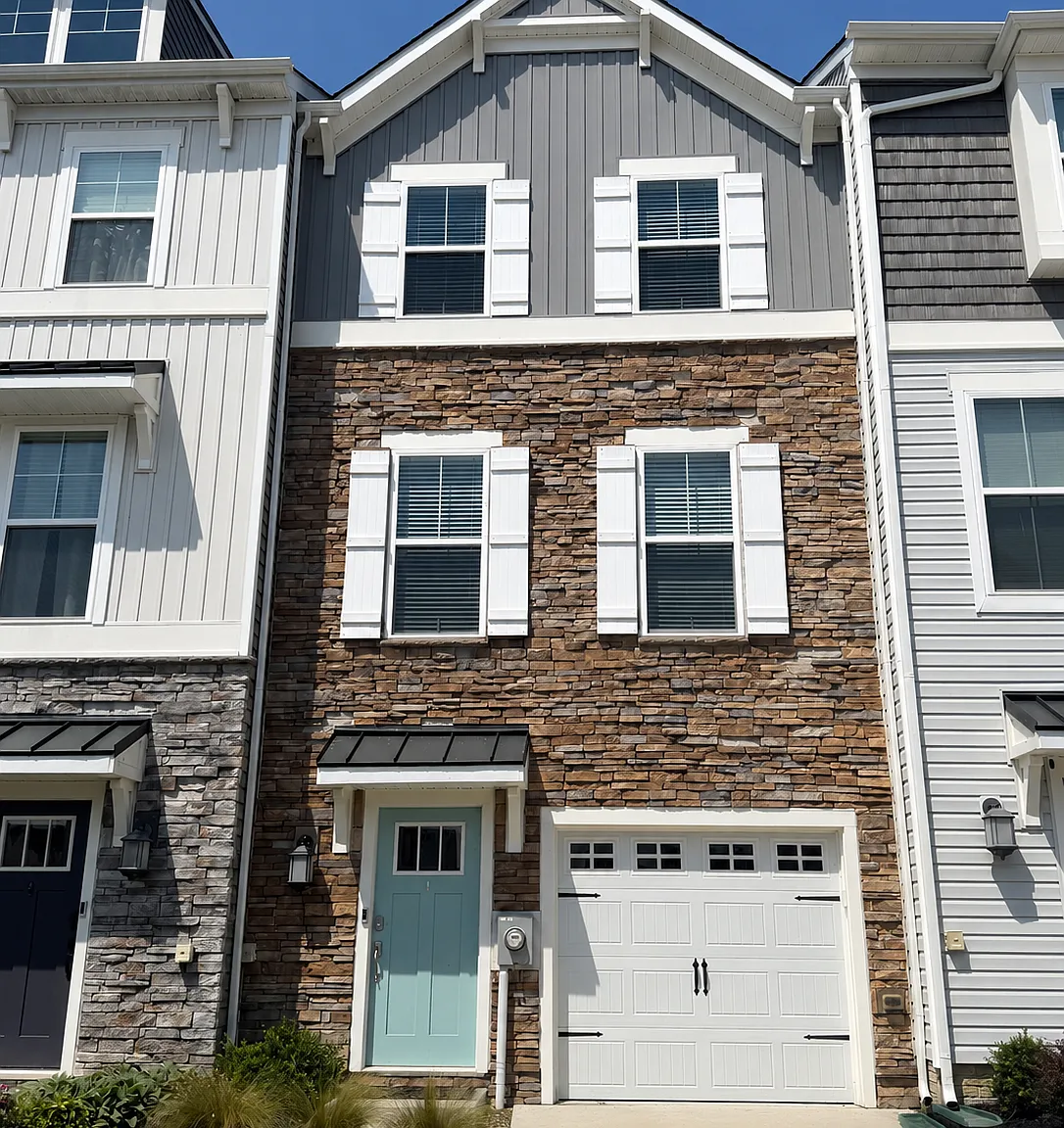 3 bed, 2.5 bath, 1837 sqft, $2,295 — Photo 1