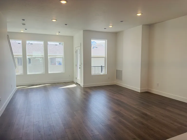3483 S Perthshire Dr — Photo 3